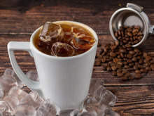 Não tem calor que me faça ficar sem café, essa é a melhor receita geladinha para fazer em casa nos dias quentes