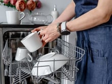 Você pode estar usando a lava-louças de forma errada: 3 dicas para aproveitar o aparelho ao máximo
