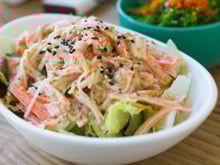 Você sabia que o kani é a 'salsicha do mar'? Descubra se é saudável ou não incluir na alimentação