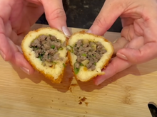 Coxinha com massa de mandioca: receita fácil da minha tia fica muito crocante por fora e suculenta por dentro