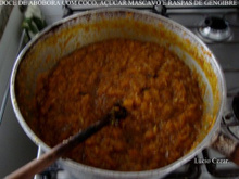 Doce de abóbora com coco, açúcar mascavo e raspas de gengibre