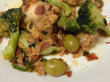 Frango com brócolis e bacon