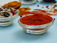 Há 13 anos compro páprica em loja famosa de produtos naturais, mas descobri que o tempero é falsificado com um teste caseiro simples