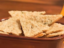 3 ingredientes e 15 minutos: é o que você precisa para fazer esse biscoito de queijo (sem farinha de trigo!) do TudoGostoso