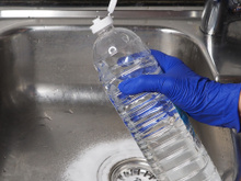 Se você tem uma garrafa de vinagre vazia, você tem um tesouro: 23 maneiras de inteligentes de reutilizar o utensílio em casa