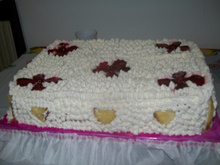 Torta de bolacha com pêssegos em calda