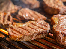 Nem sal grosso, nem chimichurri: descubra o tempero ideal para churrasco que realça ainda mais o sabor da sua carne