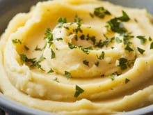 O conselho de chefs estrelados do Guia Michelin: "O purê de batatas fica melhor quando cozido com a casca."