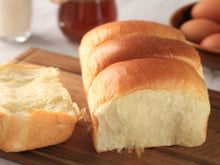 O pão mais fofinho do mundo: aprenda a fazer Shokupan, o pão de leite japonês que parece uma nuvem