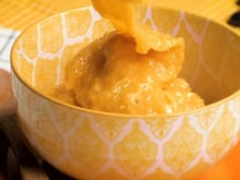Eu troquei a água por suco de laranja na cocada mole e nunca mais fiz de outro jeito, todo ano sigo essa receita!
