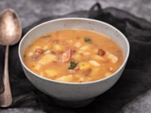 Sopa de batata com bacon e queijo é IRRESISTÍVEL! Saia da mesmice com essa receita quentinha