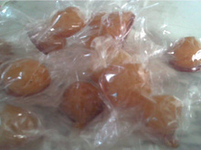 Bala de coco caramelizada