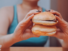 5 perguntas que você deve se fazer para descobrir se tem compulsão alimentar