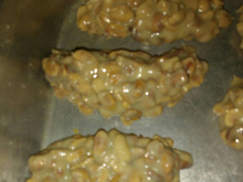 Pé de moleque com leite condensado