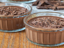 Pudim de chocolate com ovo mexido: receita rápida, proteica e surpreendente