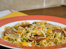 Arroz com calabresa e batata palha