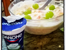 Salada de frutas com iogurte desnatado