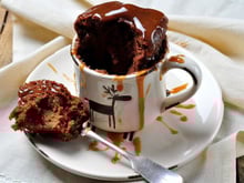 Como fazer bolo de caneca de chocolate: confira a receita