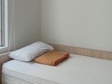 Colocar a cama contra a parede: é bom ou ruim para dormir? Moradores de condomínio experimentaram por 2 anos e deram suas opiniões sinceras