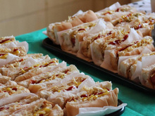 Cachorro quente para 200 pessoas
