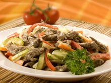 Iscas de carne com legumes cremoso