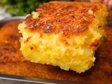 Esse é o melhor bolo de milho que eu já comi: feito no liquidificador com milho de latinha mesmo para comer no lanche da tarde