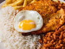 3 erros que todo mundo comete na hora de fazer arroz que não deixa soltinho como de restaurante