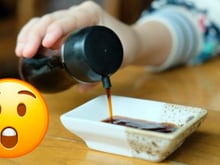 Com quantos anos você descobriu para que serve o segundo furo no vidro de molho shoyu?