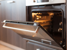 Forno de embutir ou convencional: descubra o melhor tipo para cozinhas pequenas