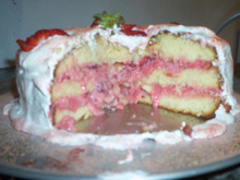 Bolo de morango e marshmallow