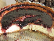 Cheesecake com geleia de amora e licor de uva