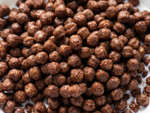 Carrapinha (amendoim coberto com chocolate)