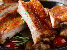 Faço essa receita de costelinha de porco todo final de semana e ela faz o maior sucesso lá em casa