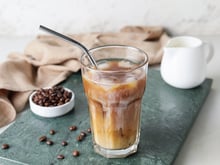 Sobrou café na garrafa térmica? Não jogue fora e faça essa receita gelada fácil e deliciosa!