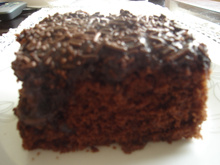 Bolo de chocolate com calda de rum
