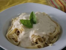 Fettuccine Alfredo pronto em 25 minutos: como fazer a receita deliciosa para um jantar rápido
