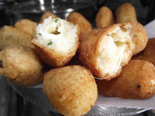 Bolinho de aipim com 4 recheios diferentes