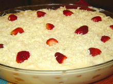 Não precisa de muito para fazer esse pavê de liquidificador com biscoito maisena simples para a sua ceia de Natal