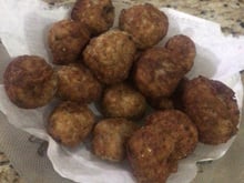 Bolinho de arroz com queijo e sardinha