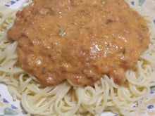 Molho rosê com calabresa e purê de batata