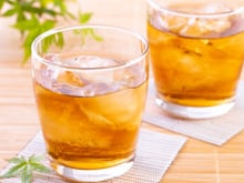 Os japoneses bebem isso todos os dias no verão: não contém cafeína, auxilia na digestão e é bom para os vasos sanguíneos