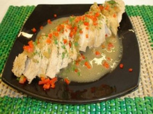 Peito de peru assado com molho de pêssego