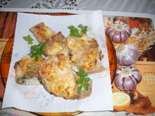 Postas de robalo com creme de cebola ao forno