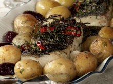Bacalhau confitado no azeite gallo com ervas, batatinhas coradas e azeitonas