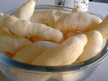 Biscoito de polvilho frito perfeito para a hora do café: receita fácil é crocante por fora e macia por dentro