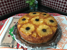 Bolo de abacaxi em calda