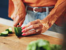Desde que descobri os benefícios do pepino passei a colocar nos meus sucos e saladas