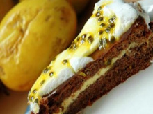 Bolo mousse de maracujá e chocolate