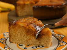 Bolo invertido de banana: confira a receita