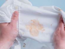 Como tirar mancha de gordura da roupa com truques caseiros